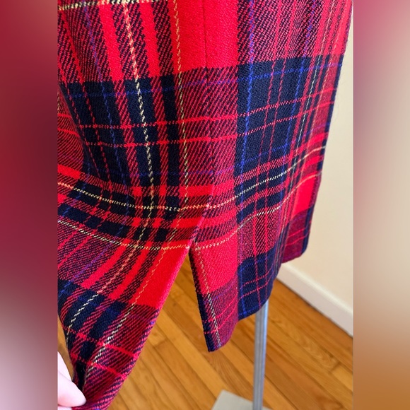 Liz Claiborne Beautiful Plaid Colors Red Black Blue Midi Skirt SZ 6 Zip In Back - Picture 7 of 12